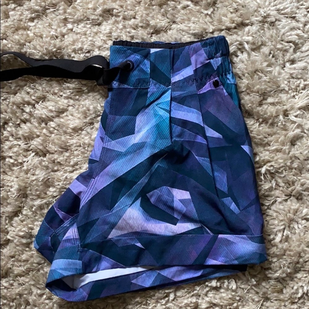 Lululemon spring break away short size 4 mint cond